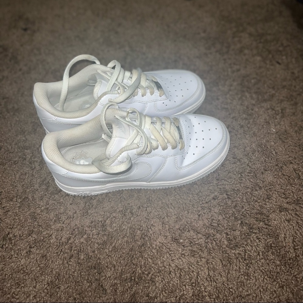 Size 7 all white forces , just need new strings